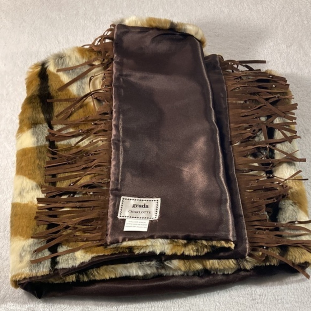 Grada Charlotte Woman’s Brown Striped Faux Fur Fringed Wray/Shaw - Picture 4 of 6